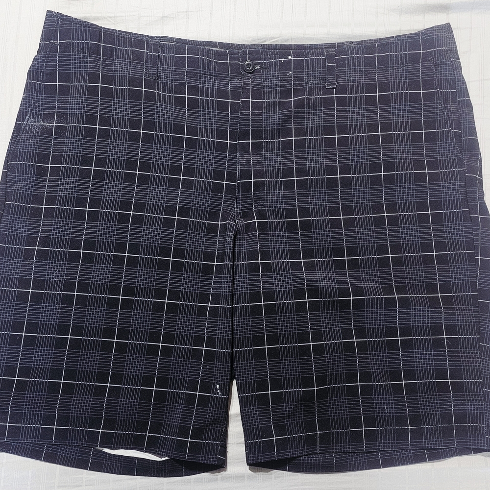Grand Slam Men's Dark Checkered Shorts
